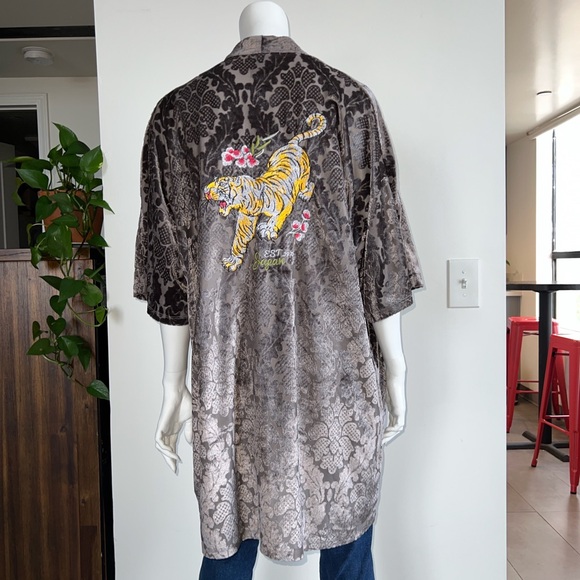 EMBROIDERED VELVET KIMONO JACKET BY GYPSY HEARTS - Picture 1 of 7